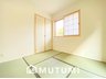 東生駒月見町（菜畑駅） 3680万円 現地写真（和室） 大壁仕様の新和室。くつろぎの空間です。