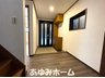 寝屋２（星田駅） 1980万円 【玄関写真】 玄関には大きな収納があります♪