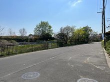 八幡台（寝屋川市駅） 2730万円 現地（2023年04月）撮影 敷地前には栗、桜の木が植樹されています
