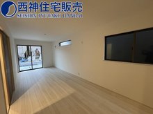 桃山台６ 3780万円 ＬＤＫ約18帖になります。長方形となっている為、家具の配置しやすいです。現地（2024年3月2日）撮影