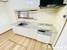 私部５（交野市駅） 2280万円 ■現地キッチン写真■ 収納充実のシステムキッチン♪♪