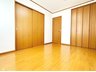 四郷町東阿保 1580万円 現地写真（寝室） 大容量の収納付で居住スペース広々使用できます。