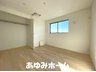 大島町２（神崎川駅） 3300万円 【洋室写真】 日当たりの良い洋室は２面から採光でき、風通しも良い過ごしやすいお部屋です♪