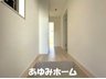 大島町２（神崎川駅） 3300万円 【玄関写真】 窓がたくさんあり、明るく風通し良い玄関です♪