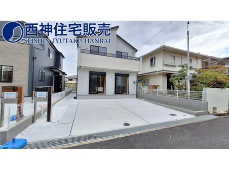 志染町中自由が丘１（志染駅） 2880万円 お車は3台駐車していただけます。現地（2023年10月20日）撮影