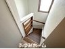 千里山竹園１（千里山駅） 5980万円 ■階段写真■ 階段には手摺がありお子様の安全と安心を守ります♪大きな窓から階段に優しい日差しが入ります！
