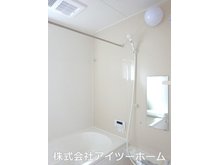 疋田（尺土駅） 2380万円 広々1坪サイズの浴室でゆったりとしたバスタイムを楽しめます♪浴室暖房乾燥機付きで雨の日の洗濯物にも大活躍！