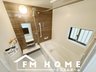 平松７（新伊丹駅） 4390万円 ■現地浴室写真■ 換気暖房浴乾燥機付きの1坪タイプ♪カラリ床等を標準装備して使い勝手の良いお風呂空間を提供しています♪