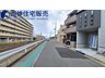 大久保町西島（江井ケ島駅） 2480万円 お車は1台駐車可能です。インナーガレージとなっておりますので、雨の日のお買い物の際も便利ですね。現地（2024年3月9日）撮影