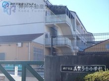 クレヴィアシティ西神中央 神戸市立美賀多台小学校まで1150m 徒歩15分。
