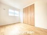 千代ヶ丘２ 3180万円 現地写真（寝室） 木目の美しさを際立たせるシンプルデザインの建具を使用しています。
