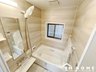 川添２（富田駅） 2180万円 ■現地浴室写真■ 非常に綺麗なユニットバスです♪窓もあってとてもリラックスできますね♪ オートバスで使い勝手も良好です♪カラーリングも優しさに包まれております♪