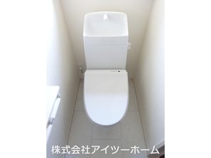 リーブルガーデン大和高田市中三倉堂２丁目１０期　【一戸建て】 1階・2階トイレにはウォシュレットを標準装備！トルネード洗浄・フチなし形状でお手入れしやすいです♪
