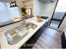 メロディーハイム北大阪 システムキッチン新調！開放感のあるカウンターキッチンでお料理が更に楽しくなります！食器洗い乾燥機付きでお料理後の後片付けも楽ラクです！