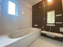FIRST TOWN　奈良市恋の窪　第１期　全２邸　【一戸建て】 現地写真（浴室） 浴室暖房乾燥機付き。１坪タイプで広々です。