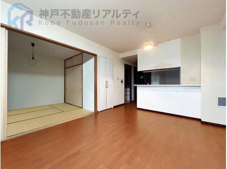ビスタグランデ神戸星陵台D棟 ◆リビングには床暖房付きで足元ポカポカ♪ 画像加工をしております