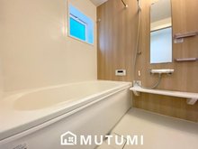 Blooming　Garden　奈良市神功　第３期　全２邸　【一戸建て】 現地写真（浴室） 浴室暖房乾燥機付き。１坪タイプで広々です。