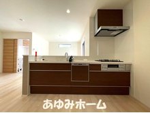 北春日丘４（阪大病院前駅） 3880万円 【キッチン写真】 食洗器付きで家事の負担を減らします♪床下収納もあります♪