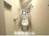 北春日丘４（阪大病院前駅） 3880万円 【トイレ写真】 節水温水ウオシュレット付きのトイレは換気扇付きで窓もあります♪
