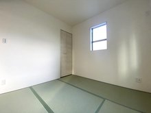 Livele　Garden.S　橿原市曲川町　第５期　限定１邸　【一戸建て】 現地写真（和室） 大壁仕様の新和室。くつろぎの空間です。