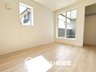 志染町西自由が丘１（志染駅） 2680万円 現地写真(洋室) 木目の美しさを際立たせるシンプルデザインの建具を使用しています。