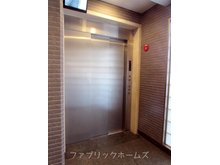 レジオン大阪城公園 防犯カメラ付きエレベーター。