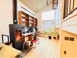 奈良市中山町新築戸建　【一戸建て】 リビングには薪ストーブがあります。 薪ストーブは人気のスキャンサームを採用しました！北欧風の雰囲気に手作りの家具が、お気に入りの空間を演出します♪