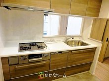 ライオンズマンション豊中上野東第２ システムキッチン新調！開放感のあるカウンターキッチンでお料理が更に楽しくなります！食器洗い乾燥機付きでお料理後の後片付けも楽ラクです！