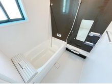 美保里（宝殿駅） 3298万円 現地写真(浴室) 浴室暖房乾燥機付き。１坪タイプで広々です。