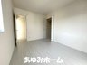 日吉台七番町（高槻駅） 4590万円 【洋室写真】 各部屋には大きなクローゼットが配備されています！