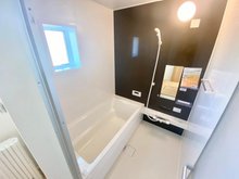 LIGNAGE　天理市中町　第２１－１・２期　全１４邸　【一戸建て】 現地写真（浴室） 浴室暖房乾燥機付き。１坪タイプで広々です。