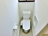 天王寺屋２（志紀駅） 1880万円 【トイレ】 温水洗浄便座付きのトイレです。年間を通して、快適に使うことができます。手洗いタンク付きで、使用後すぐに手を洗うことができます。