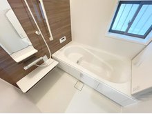 松が丘北町 3790万円 現地写真(浴室) 浴室暖房乾燥機付き。１坪タイプで広々です。