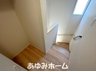 西福井３（豊川駅） 4380万円 【３号棟　廊下写真】 ゆるやかに上り下りできる階段は、手すりが標準装備♪手すりは、腰の負担を軽減する効果とお子様の安全も守ります♪
