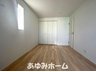 西福井３（豊川駅） 4380万円 【３号棟　洋室写真】 寝室には大きなクローゼットがあり、たくさん収納できます♪扉の開閉も力いらずでスムーズに開け閉めできます♪♪