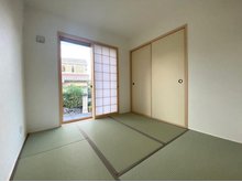FIRST TOWN　生駒市松美台　第８期　限定１邸　【一戸建て】 現地写真（和室） 大壁仕様の新和室。くつろぎの空間です。