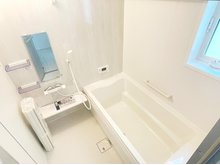 二見町福里（土山駅） 2780万円 現地写真(浴室) 浴室暖房乾燥機付き。１坪タイプで広々です。
