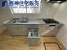 上新地２ 2080万円 キッチンには食器洗浄乾燥機付きで、家事の時間短縮や節水に役立ちます。現地（2023年9月9日）撮影
