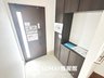 伊川谷町潤和 3280万円 現地写真(玄関) 玄関には、大型のシューズ収納を設置しています。