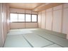 北岸和田３（萱島駅） 880万円 明るい陽射しを感じれる和室です♪１２帖もあり、広々しております♪