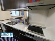 東山本新町２（高安駅） 2490万円 キッチン オール電化のためコンロはＩＨです☆ 料理後のお手入れも楽にできます☆ 食器洗い自動乾燥機もついています☆ 大変きれいにお使いです☆