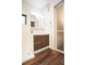 kiNOie都島区高倉町３丁目　自由設計住宅　ご自慢ハウスプロジェクト 洗面スペースを広く確保した間取り。洗面収納も完備。