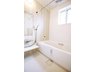 kiNOie東大阪市花園東町２丁目　自由設計住宅　ご自慢ハウスプロジェクト 浴室乾燥機付きの広々バスルーム。