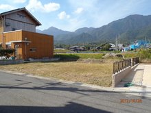 南小松（近江舞子駅） 250万円 町内の児童公園撮影。現地から平良山系を望む