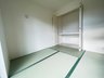 石田町 2980万円 現地写真（和室） 大壁仕様の新和室。くつろぎの空間です。