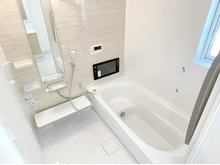 南山５ 2580万円 現地写真（浴室） 浴室暖房乾燥機付き。１坪タイプで広々です。