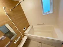 松原町（彦根駅） 2890万円 現地写真（浴室） 浴室暖房乾燥機付き。１坪タイプで広々です。