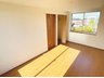 大道町１（西新町駅） 3490万円 現地写真（洋室） 木目の美しさを際立たせるシンプルデザインの建具を使用しています。