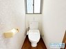 高安町南５（恩智駅） 2780万円 ◆窓から光が入り、明るい雰囲気のお手洗いです！ ◆各階にトイレがあると、来客時にも気兼ねなく使うことができます！