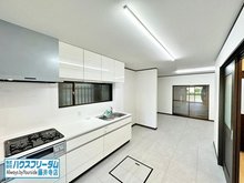 藤ケ丘２（藤井寺駅） 2090万円 LDKは14.25帖、白く統一されたスペース。 システムキッチン新調